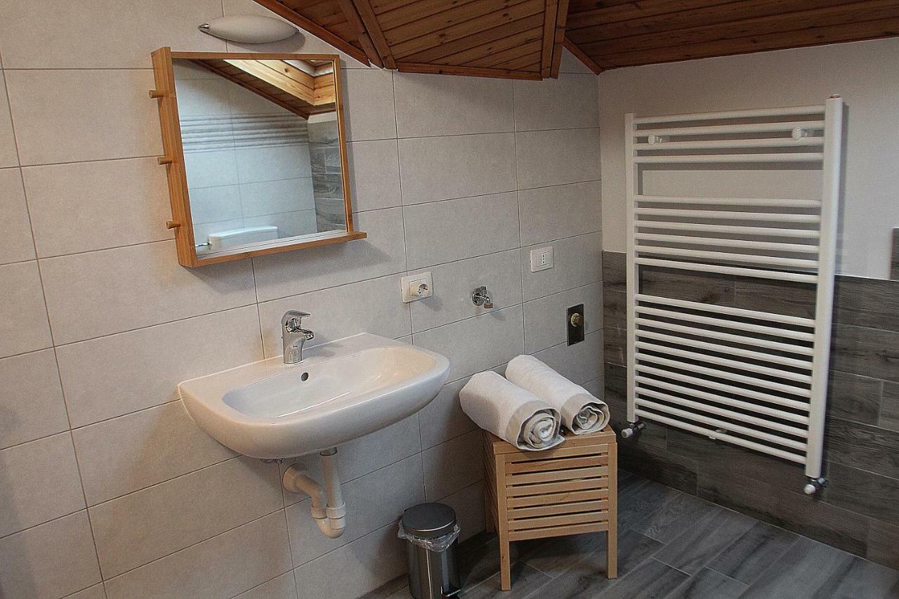 La Tegola Bed & Breakfast โกโม ภายนอก รูปภาพ